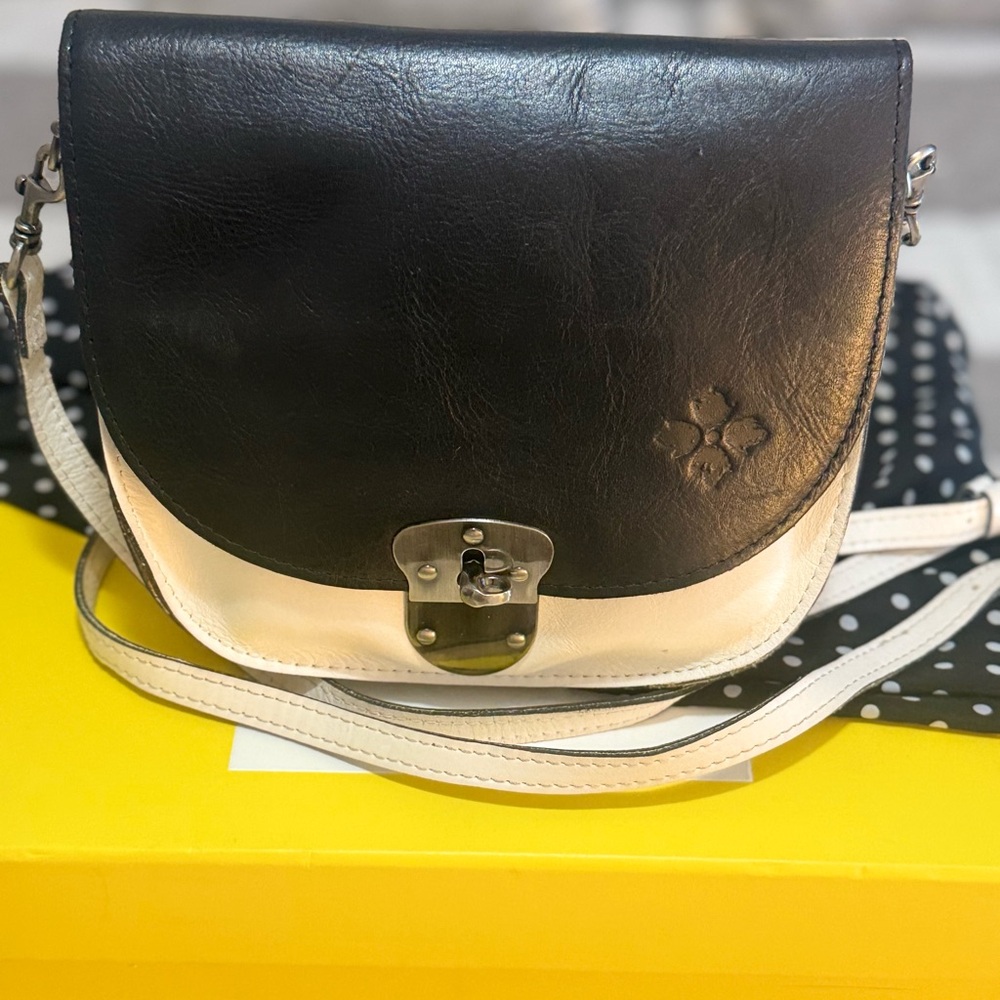 Patricia Nash Black and White Crossbody Bag with brush nickel Toned Hardware - Picture 2 of 6